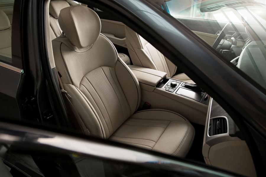 Интерьер Genesis G80 2016 года  (NA) (фото 19 из 21)
